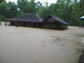 Curah Hujan Tinggi, Sungai Kedung Dawang Desa Gedangrejo Meluap